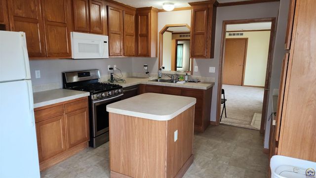 15571 154th Rd, Mayetta, KS 66509