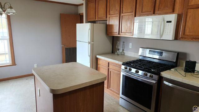 15571 154th Rd, Mayetta, KS 66509