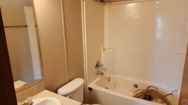 15571 154th Rd, Mayetta, KS 66509