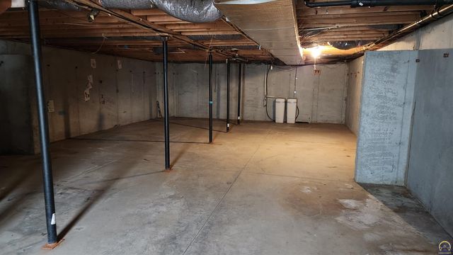 15571 154th Rd, Mayetta, KS 66509