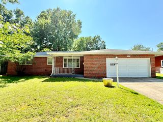 1437 South Catalina Avenue, Springfield, MO 65804