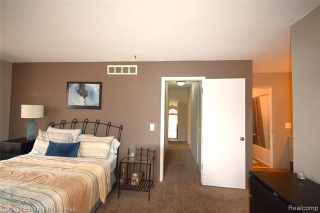 1141 Pine Ridge Court, Rochester Hills, MI 48306