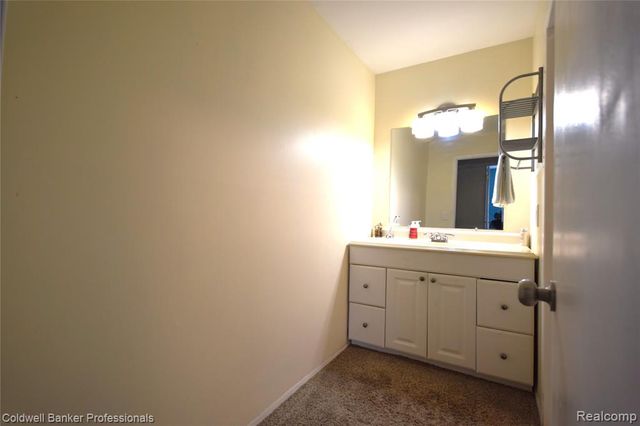 1141 Pine Ridge Court, Rochester Hills, MI 48306