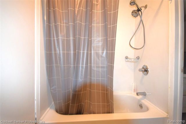 1141 Pine Ridge Court, Rochester Hills, MI 48306