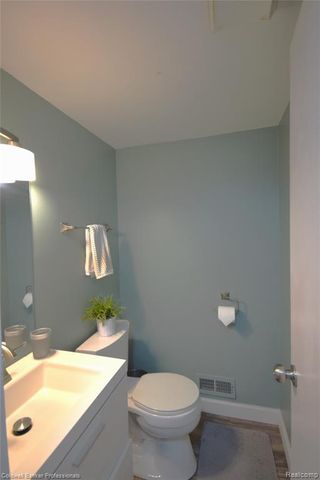 1141 Pine Ridge Court, Rochester Hills, MI 48306