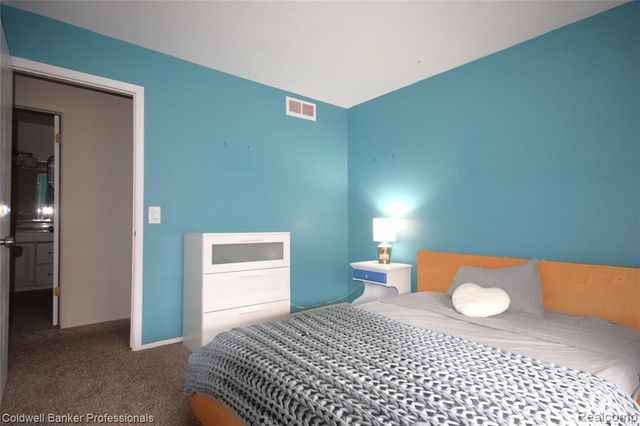 1141 Pine Ridge Court, Rochester Hills, MI 48306