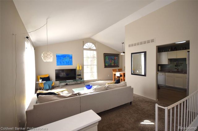 1141 Pine Ridge Court, Rochester Hills, MI 48306