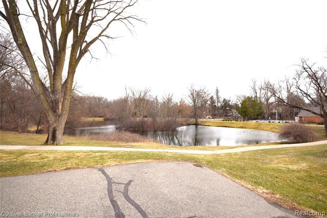 1141 Pine Ridge Court, Rochester Hills, MI 48306