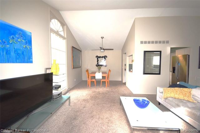 1141 Pine Ridge Court, Rochester Hills, MI 48306