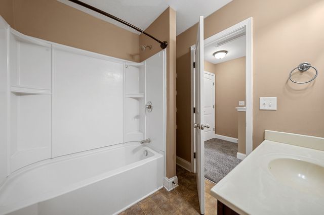 2287 McCormick Ln Apt I, Clarksville, TN 37040