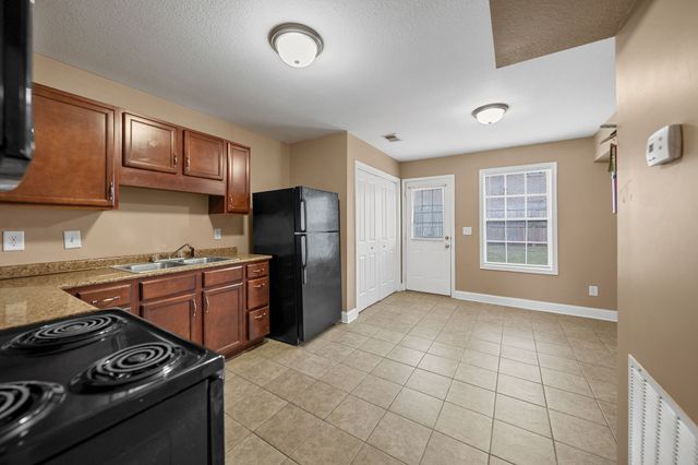 2287 McCormick Ln Apt I, Clarksville, TN 37040