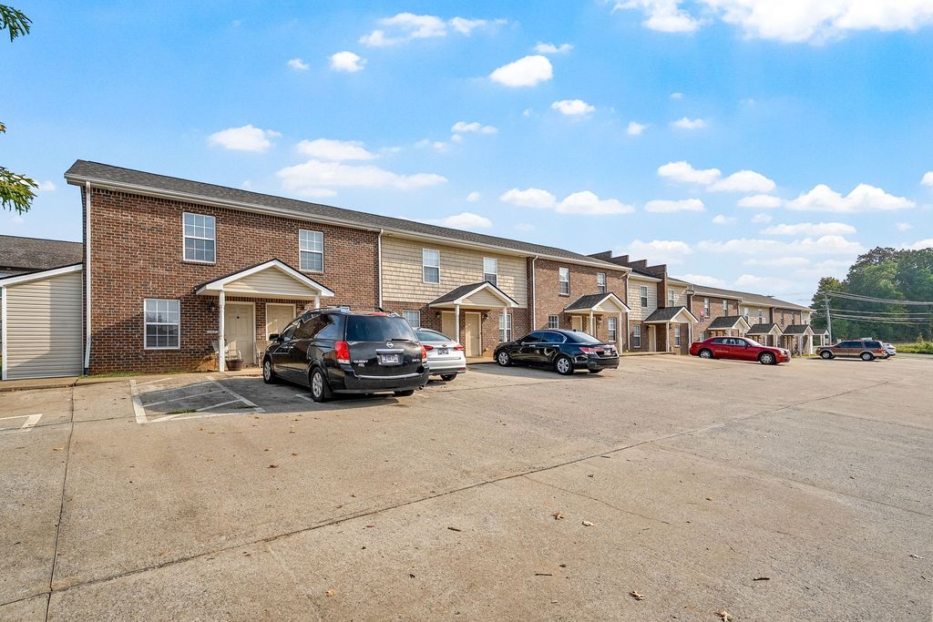 2287 McCormick Ln Apt I, Clarksville, TN 37040