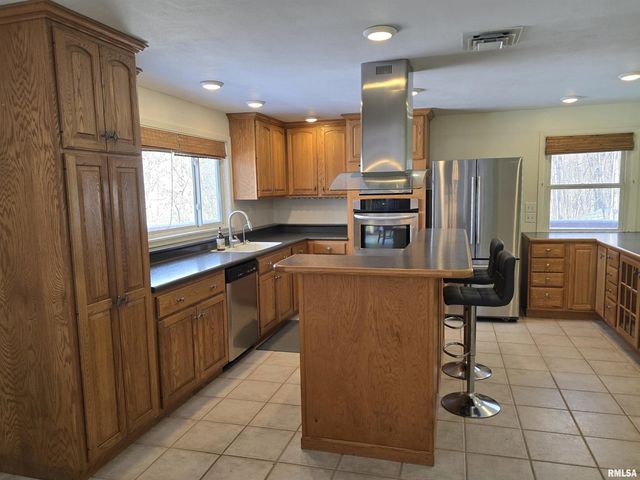 2208 N MAIN Street, East Peoria, IL 61611