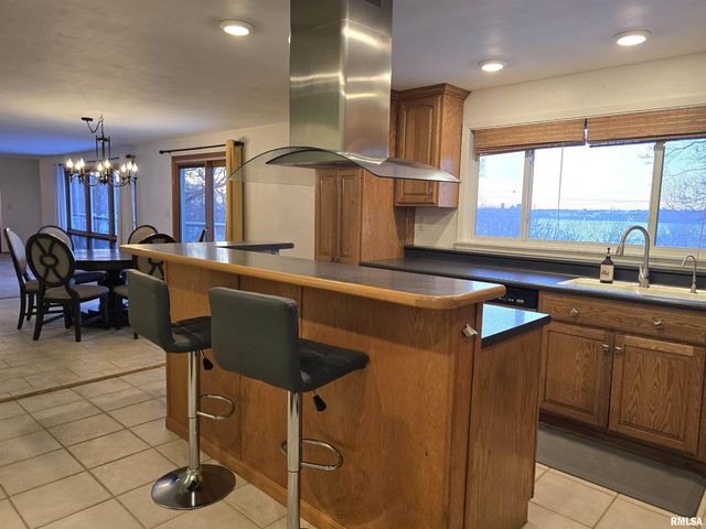 2208 N MAIN Street, East Peoria, IL 61611