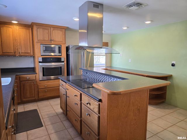 2208 N MAIN Street, East Peoria, IL 61611