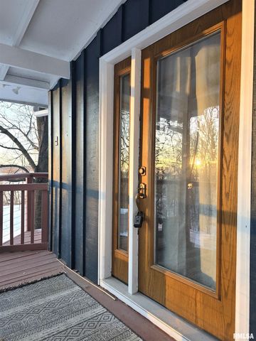 2208 N MAIN Street, East Peoria, IL 61611