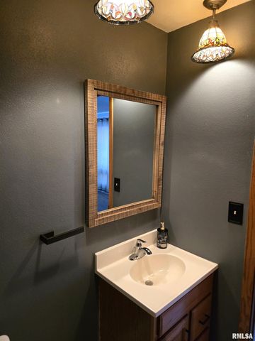 2208 N MAIN Street, East Peoria, IL 61611