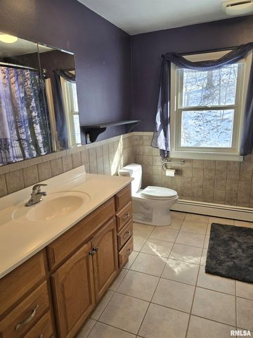 2208 N MAIN Street, East Peoria, IL 61611