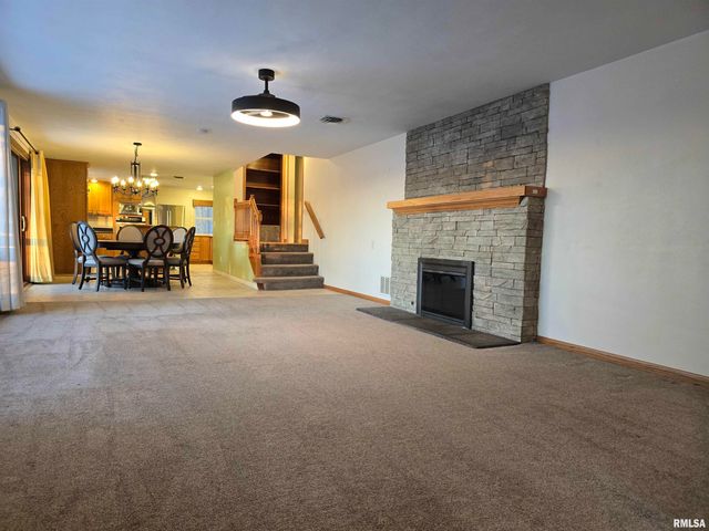 2208 N MAIN Street, East Peoria, IL 61611