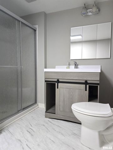 2208 N MAIN Street, East Peoria, IL 61611