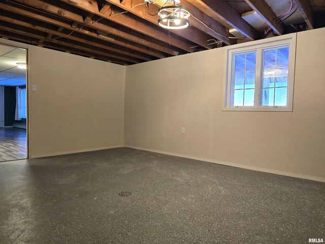 2208 N MAIN Street, East Peoria, IL 61611