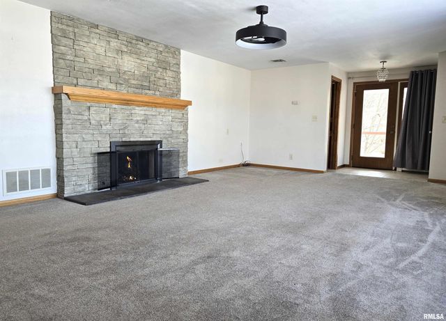 2208 N MAIN Street, East Peoria, IL 61611