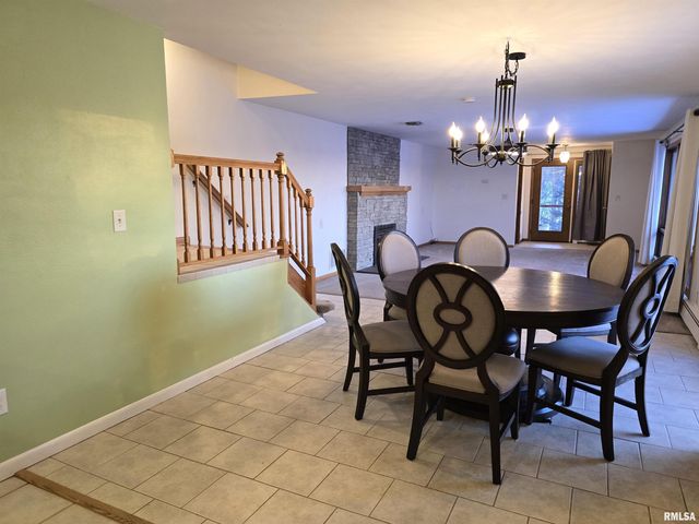 2208 N MAIN Street, East Peoria, IL 61611