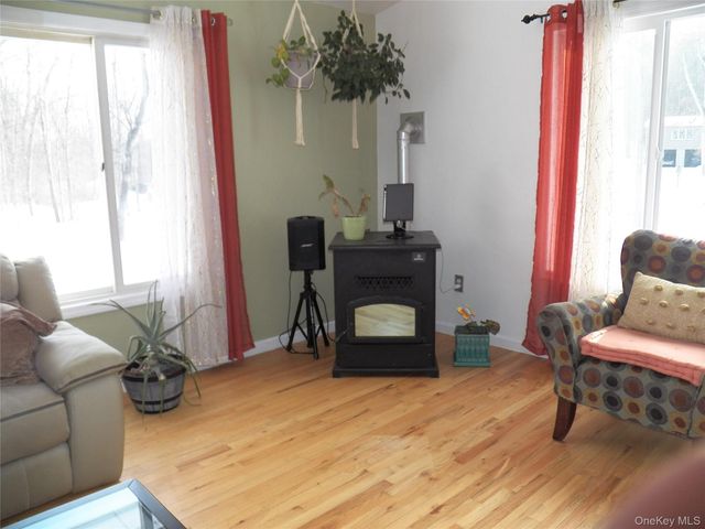 20 Patrick Drive, Bloomingburg, NY 12721