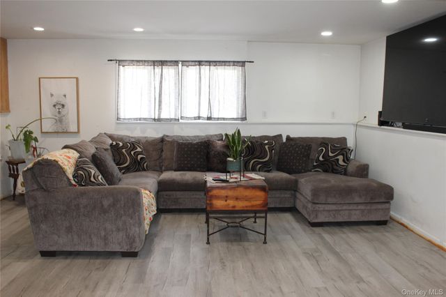 20 Patrick Drive, Bloomingburg, NY 12721