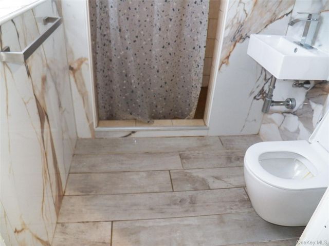 20 Patrick Drive, Bloomingburg, NY 12721