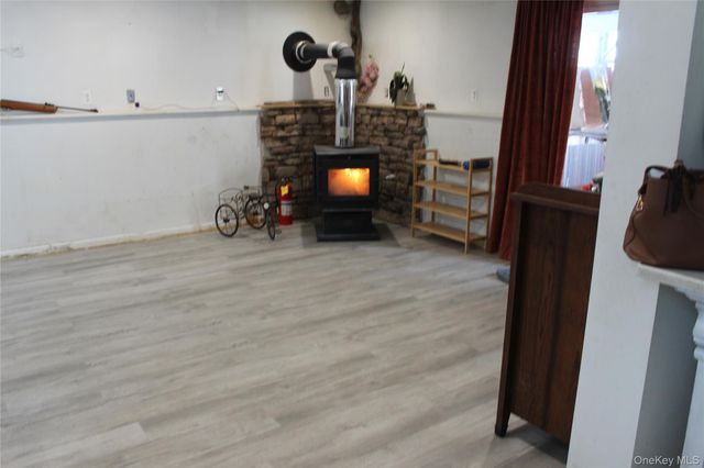 20 Patrick Drive, Bloomingburg, NY 12721