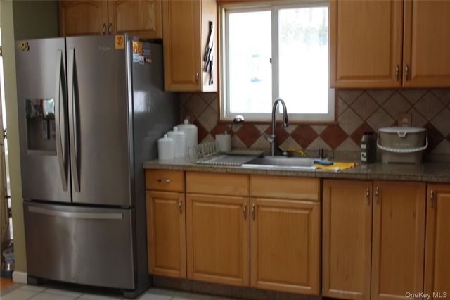 20 Patrick Drive, Bloomingburg, NY 12721