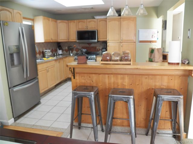 20 Patrick Drive, Bloomingburg, NY 12721