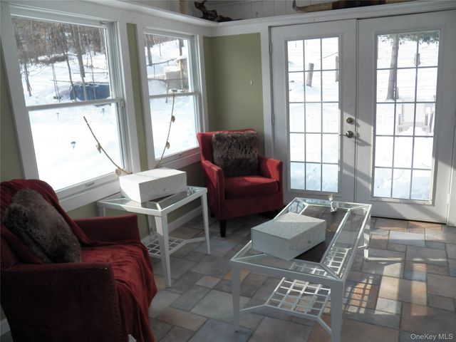 20 Patrick Drive, Bloomingburg, NY 12721