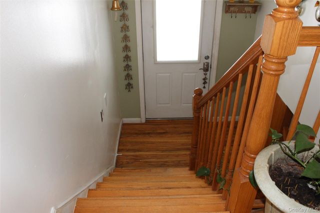 20 Patrick Drive, Bloomingburg, NY 12721