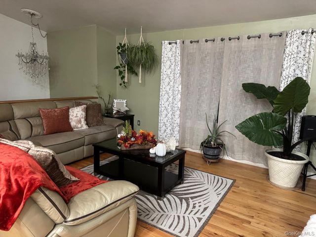 20 Patrick Drive, Bloomingburg, NY 12721