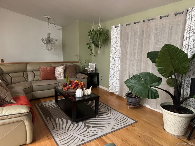 20 Patrick Drive, Bloomingburg, NY 12721