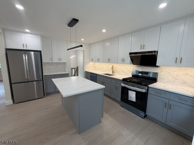 74 Fairway Dr, East Hanover Twp., NJ 07936