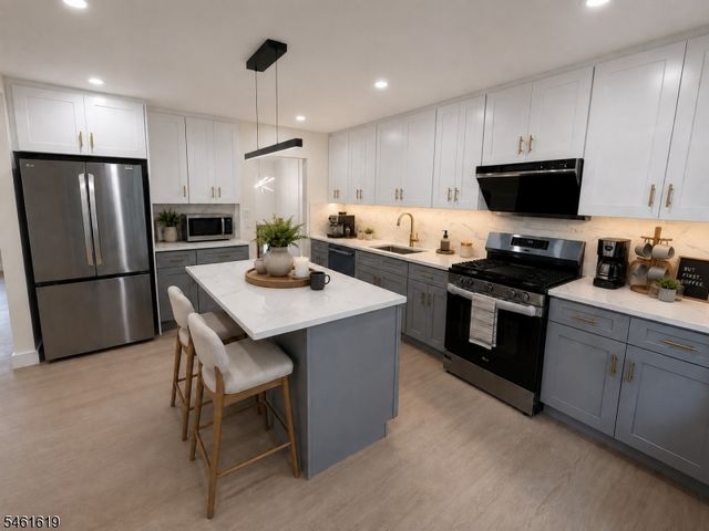 74 Fairway Dr, East Hanover Twp., NJ 07936