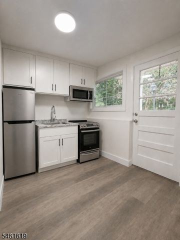74 Fairway Dr, East Hanover Twp., NJ 07936
