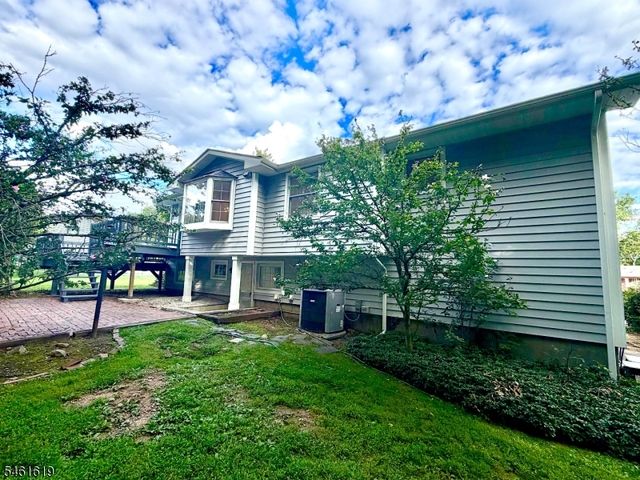 74 Fairway Dr, East Hanover Twp., NJ 07936