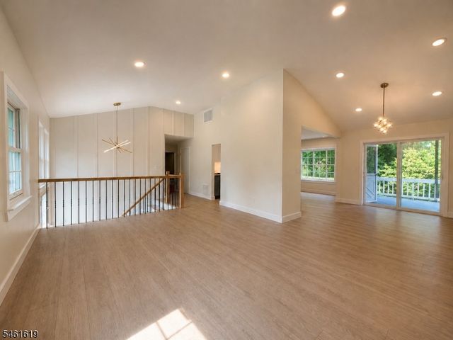 74 Fairway Dr, East Hanover Twp., NJ 07936