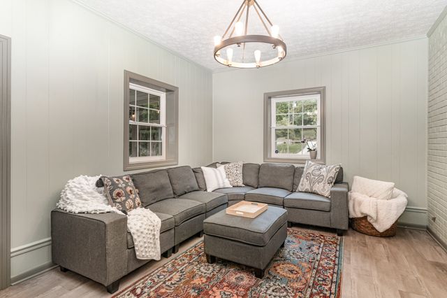 7316 Chester Rd, Fairview, TN 37062