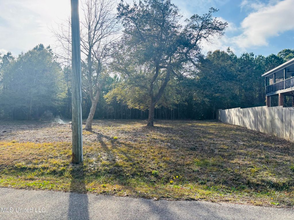 194 S Lady Mary Avenue, Pass Christian, MS 39571