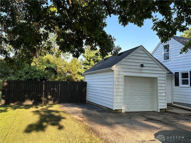 616 Fallview Avenue, Englewood, OH 45322