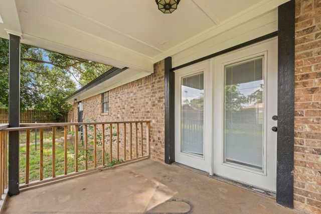 106 Cottonwood Street, Joshua, TX 76058