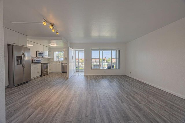 808 SE 7th Street 305, Deerfield Beach, FL 33441