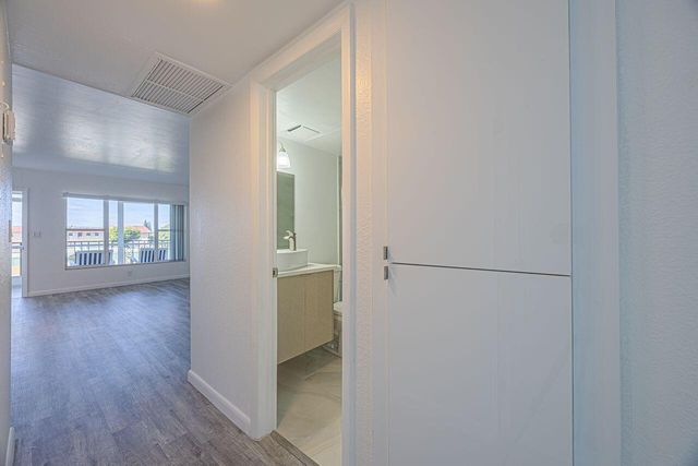 808 SE 7th Street 305, Deerfield Beach, FL 33441