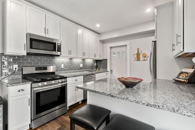 103 Belgrade Ave 2, Boston, MA 02131