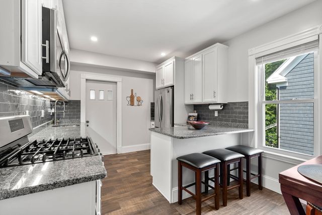 103 Belgrade Ave 2, Boston, MA 02131